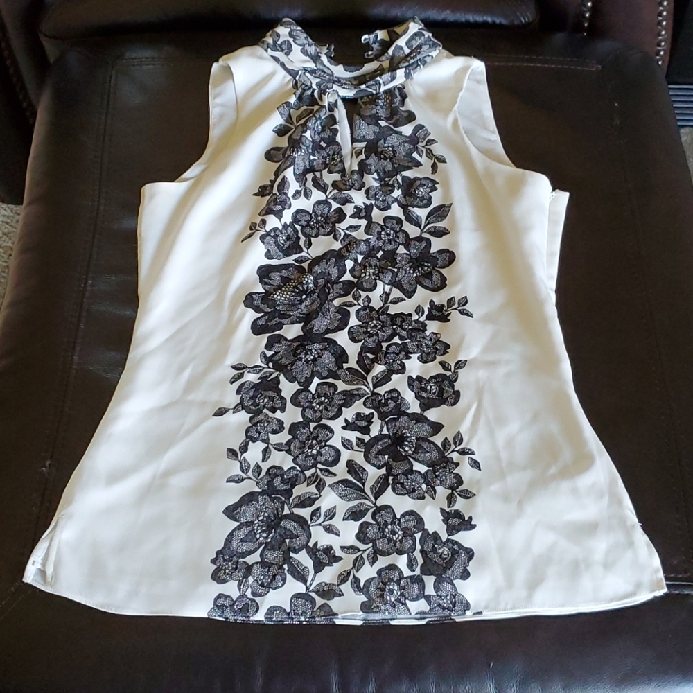 White House Black Market Key Hole Blouse